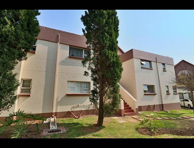 2 BEDROOM TOWNHOUSE FOR SALE IN BEDFORDVIEW
